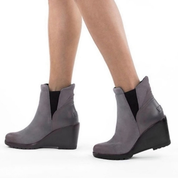Sorel After Hours Chelsea Boots - Picture 1 of 12